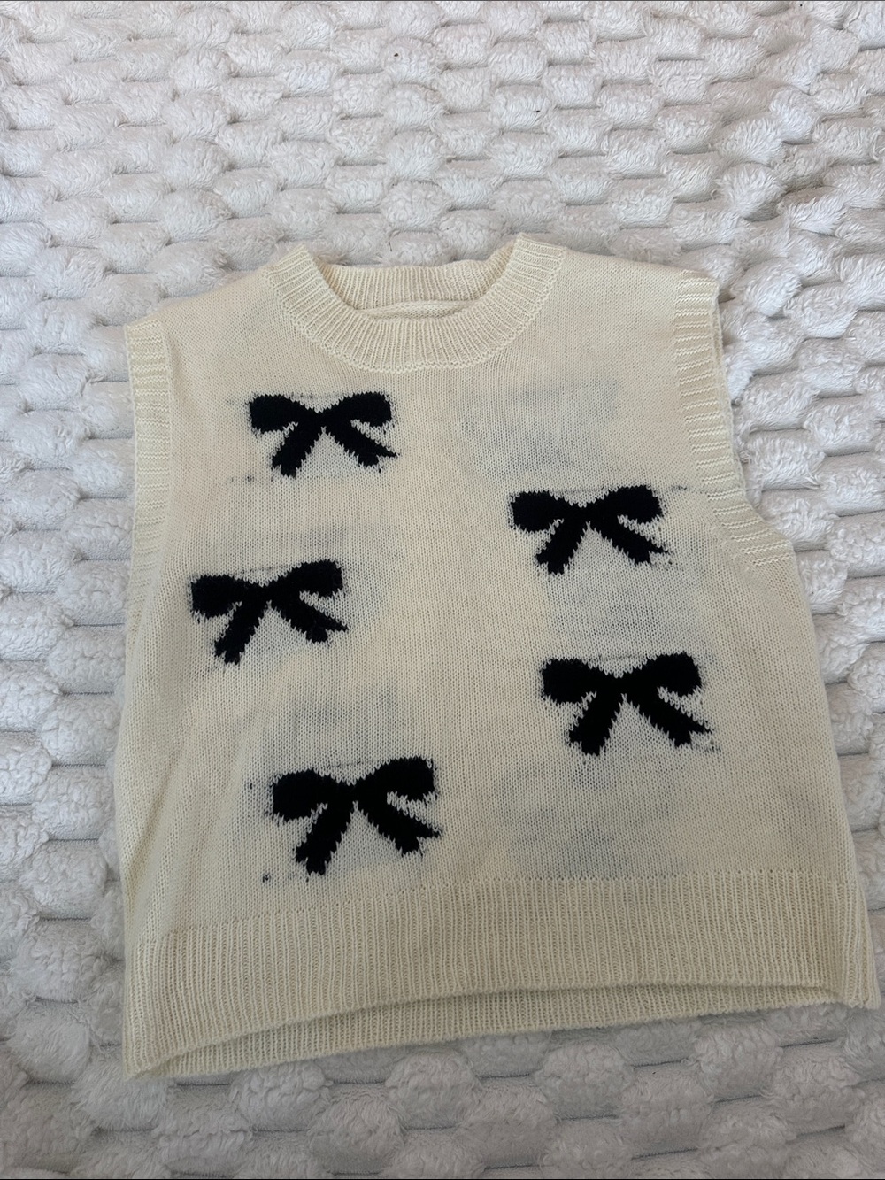 SHEIN Ivory Knit Sleeveless Vest with Black Bow Motif